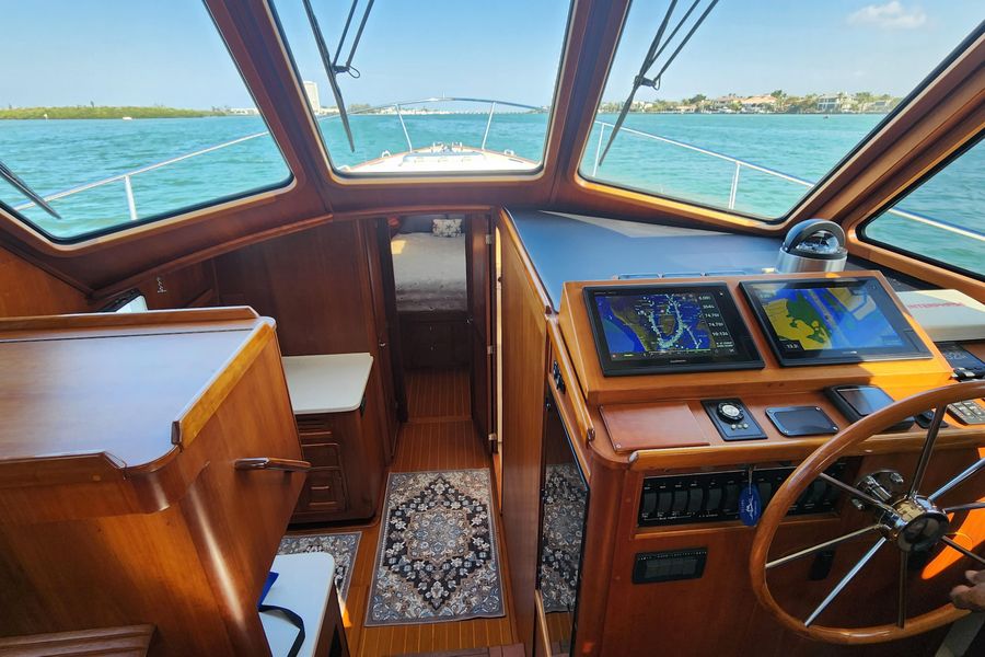 2006 Legacy Yachts 42 Sedan