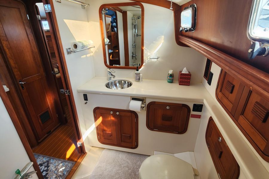 2006 Legacy Yachts 42 Sedan