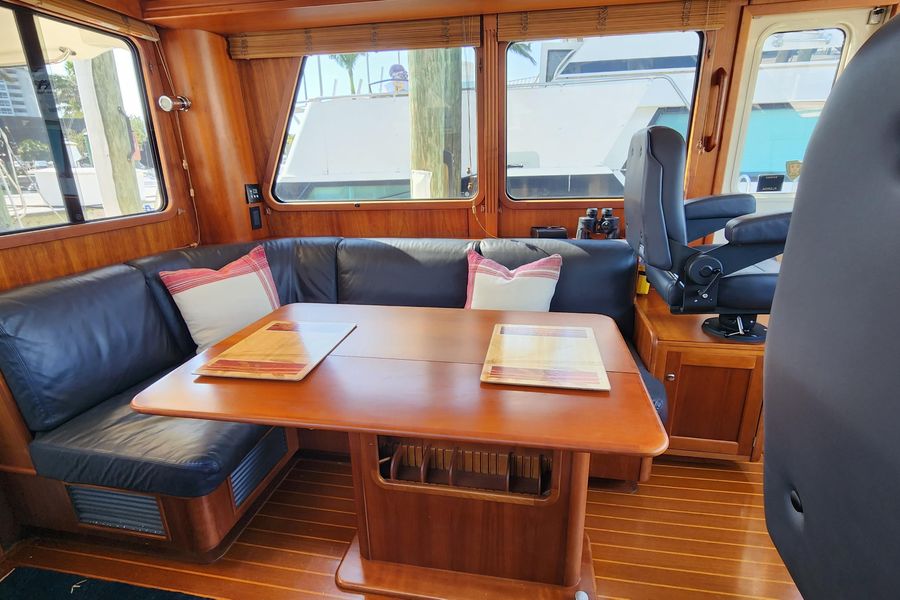 2006 Legacy Yachts 42 Sedan