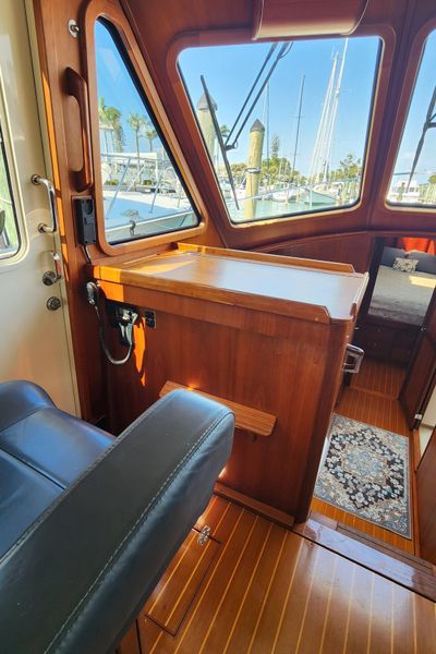 2006 Legacy Yachts 42 Sedan