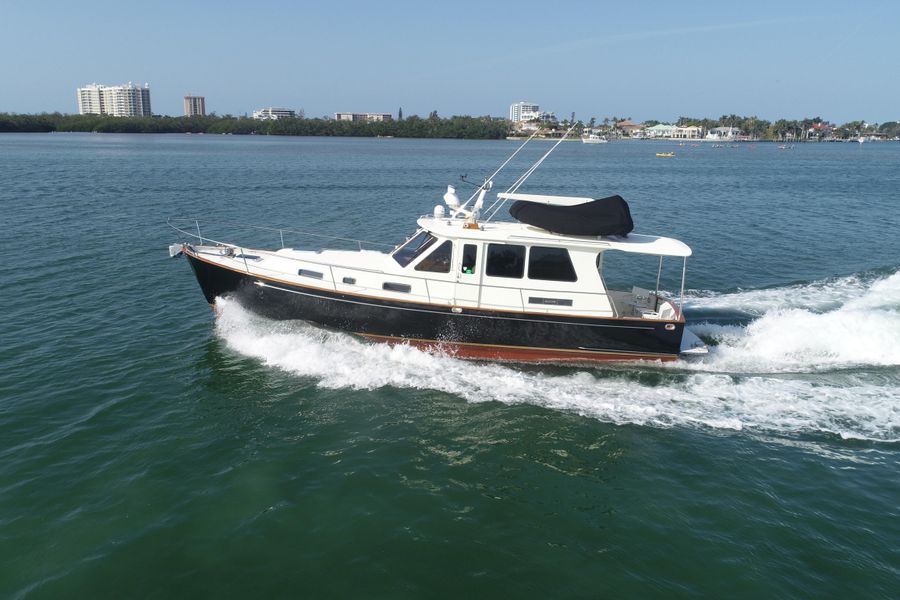2006 Legacy Yachts 42 Sedan