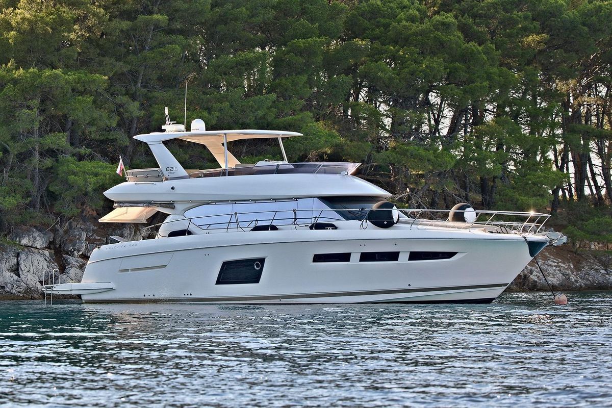 2013 Prestige 62 