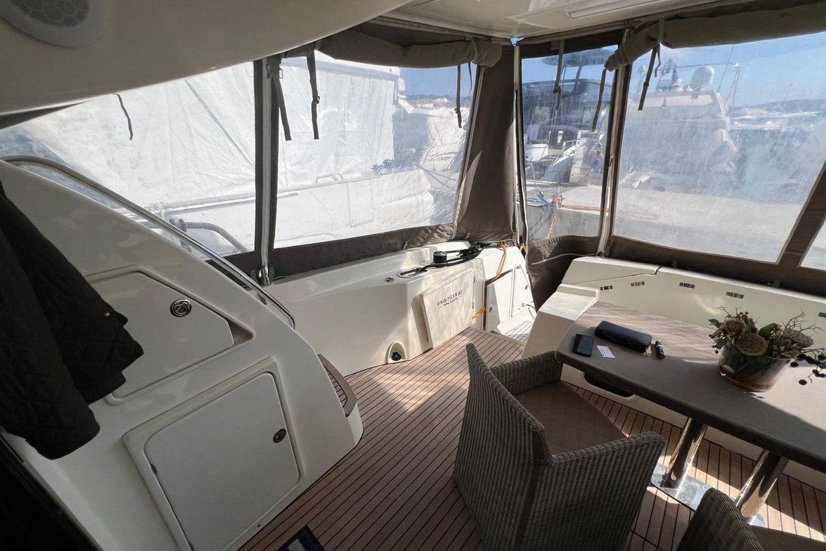 2013 Prestige 62 