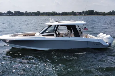 Boston Whaler 350 Realm