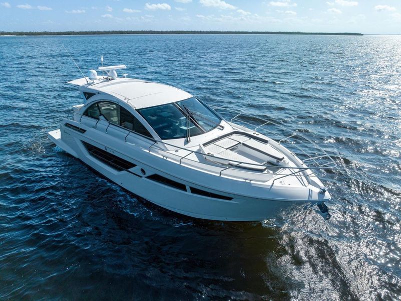 2018 Cruisers Yachts 50 Cantius