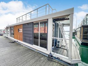 2023 La Mare Houseboat Modern 15