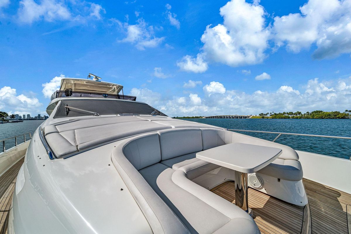 2013 Ferretti Yachts 80 