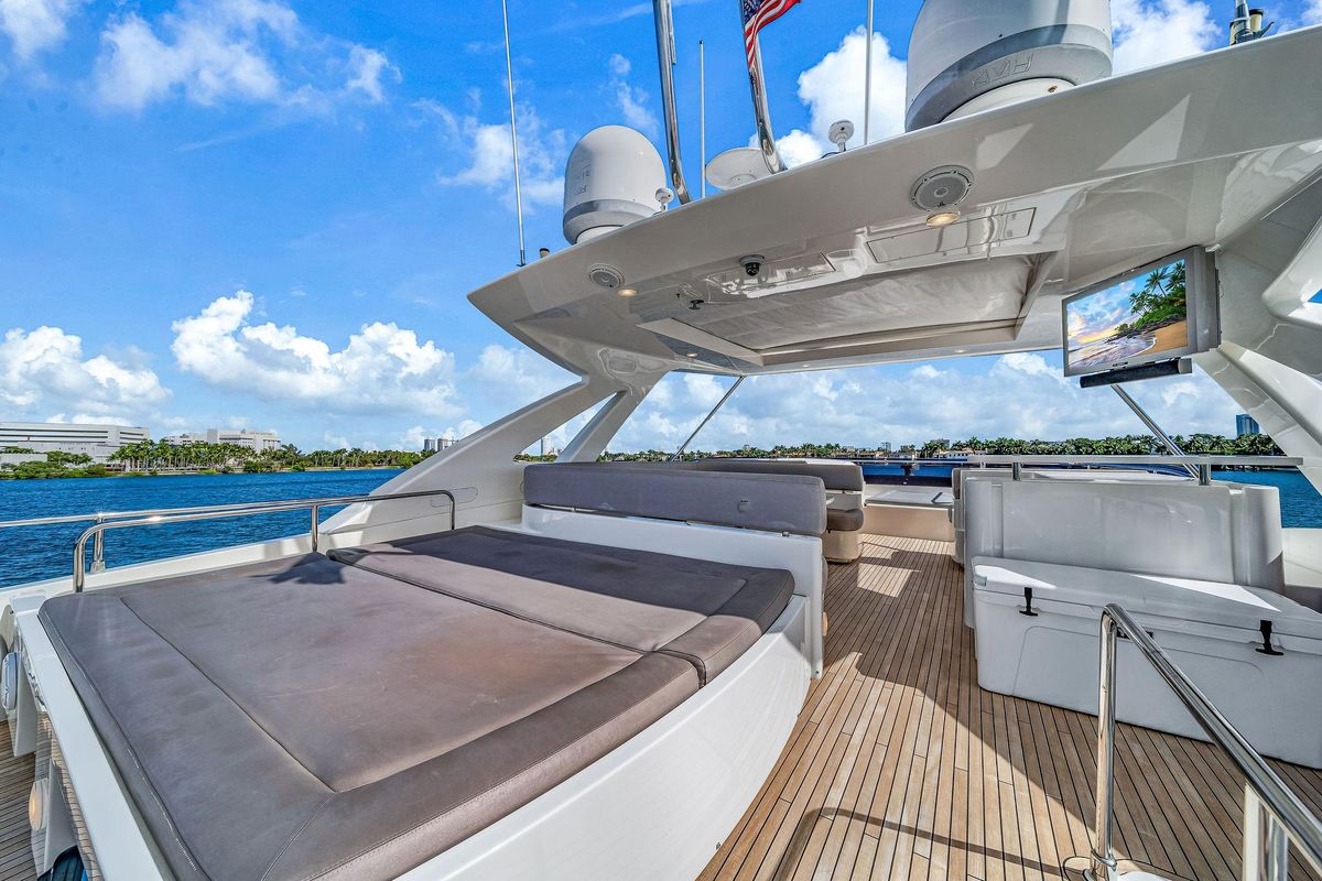 2013 Ferretti Yachts 80 