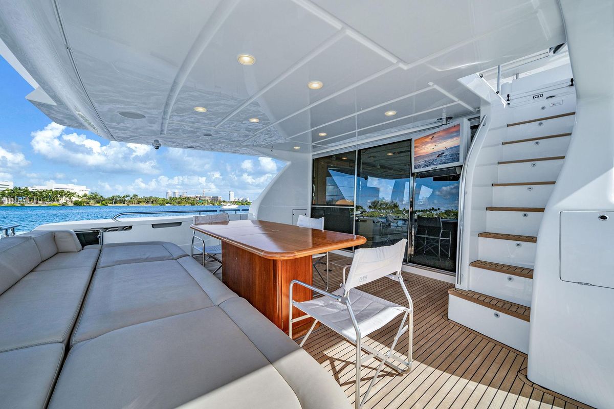 2013 Ferretti Yachts 80 