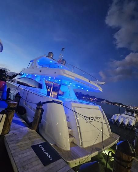 2013 Ferretti Yachts 80 