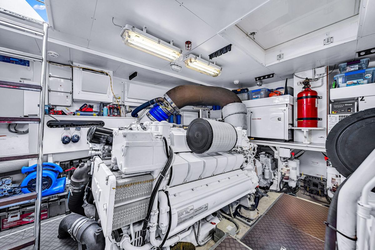 2013 Ferretti Yachts 80 