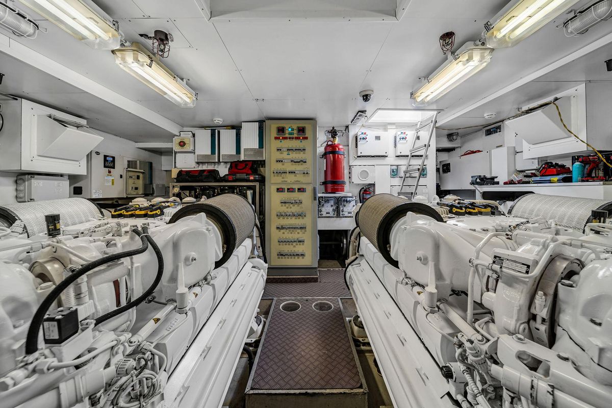 2013 Ferretti Yachts 80 