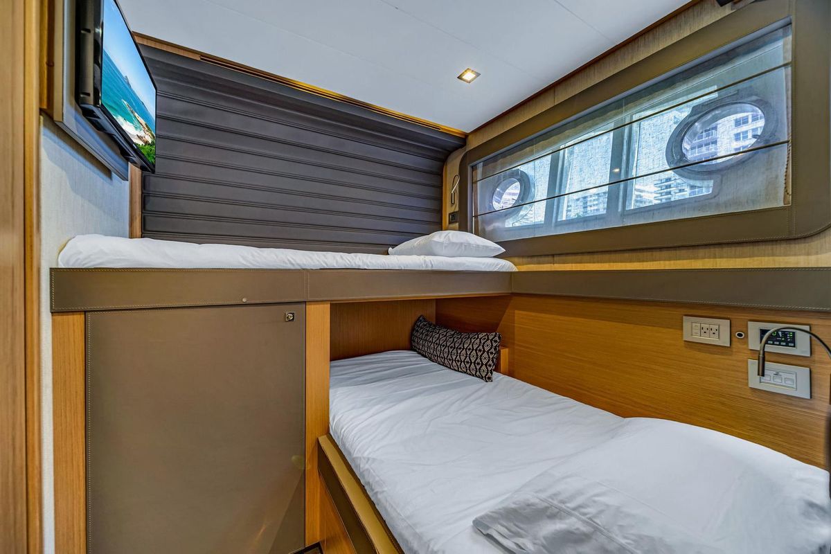 2013 Ferretti Yachts 80 