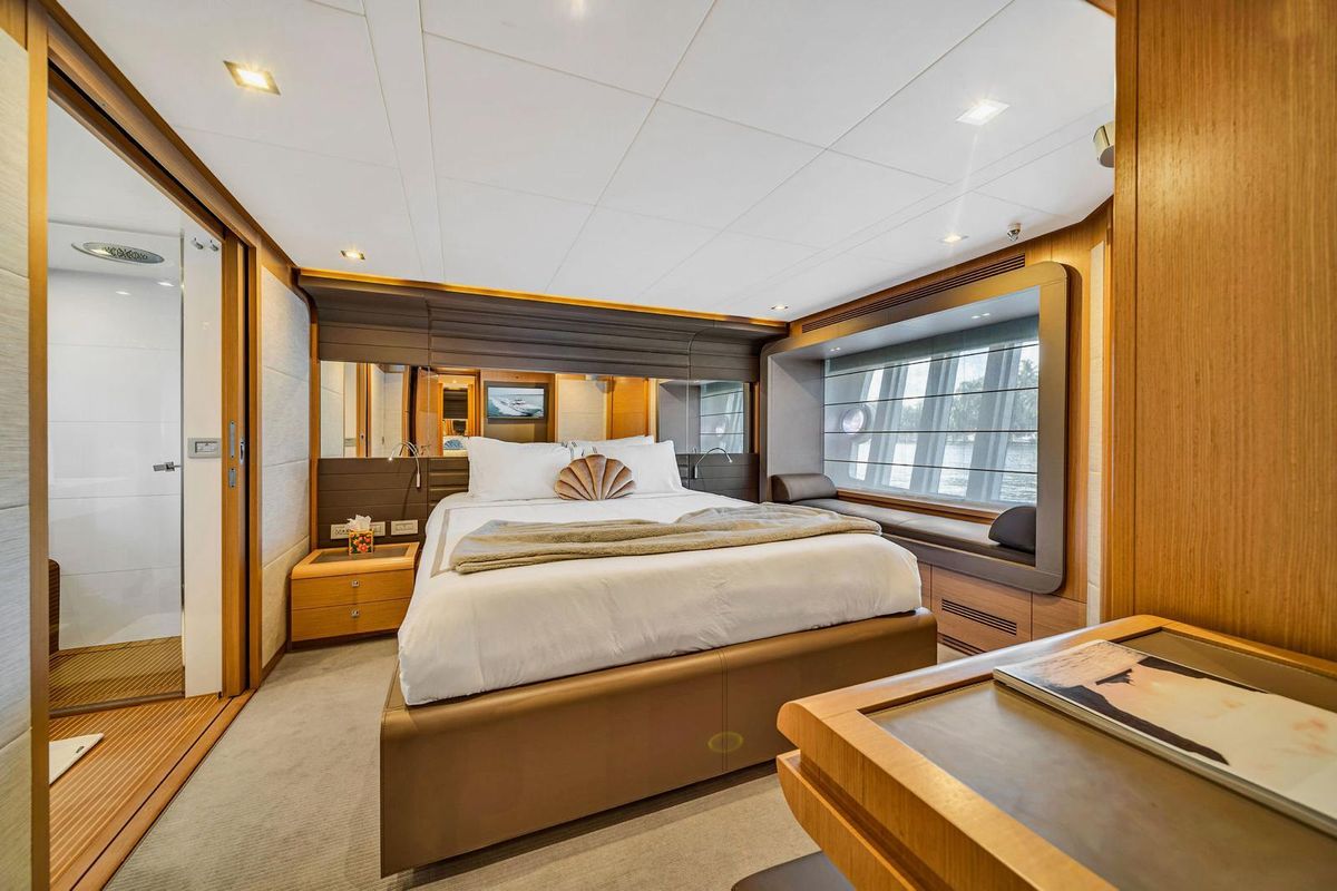 2013 Ferretti Yachts 80 