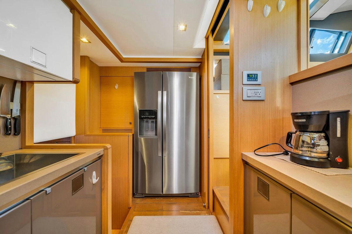 2013 Ferretti Yachts 80 