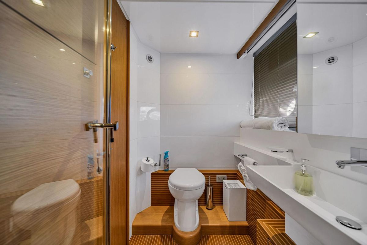 2013 Ferretti Yachts 80 