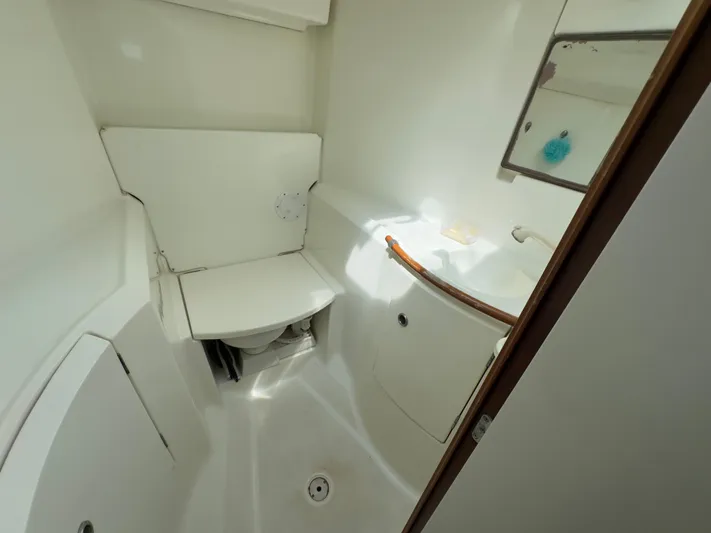  Yacht Photos Pics Beneteau 411 (2000) yacht bathroom with compact design, white fixtures, and mirror.
