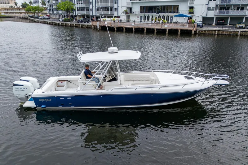  Yacht Photos Pics 2003 Intrepid 323 boat with Suzuki engines on a calm waterway.