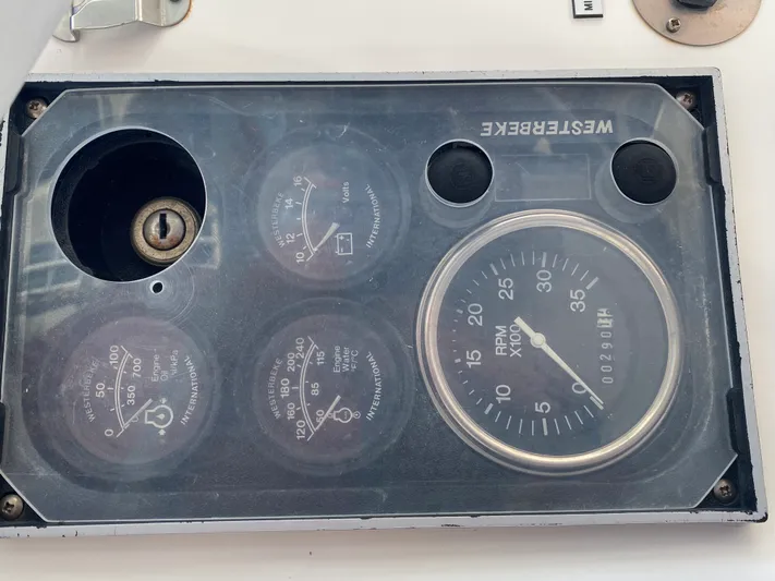 Lion Wings Yacht Photos Pics 