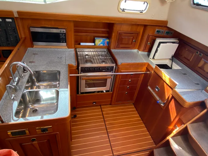 Lion Wings Yacht Photos Pics 