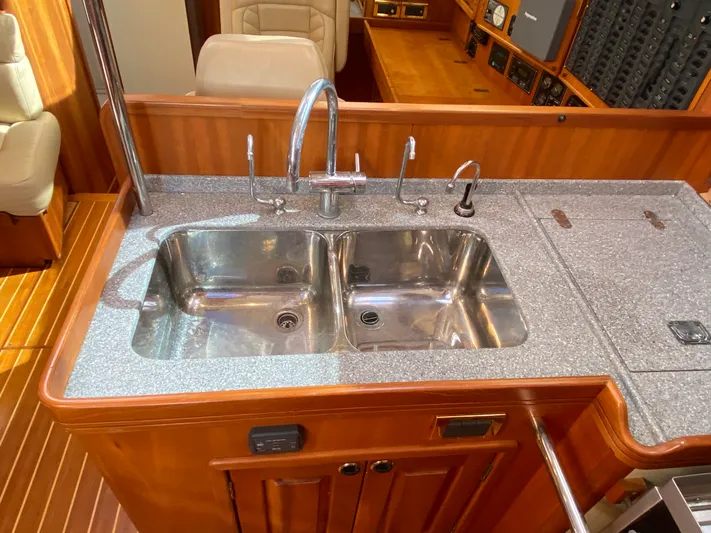 Lion Wings Yacht Photos Pics 