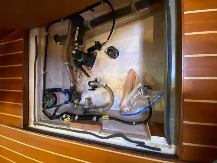 Lion Wings Yacht Photos Pics 