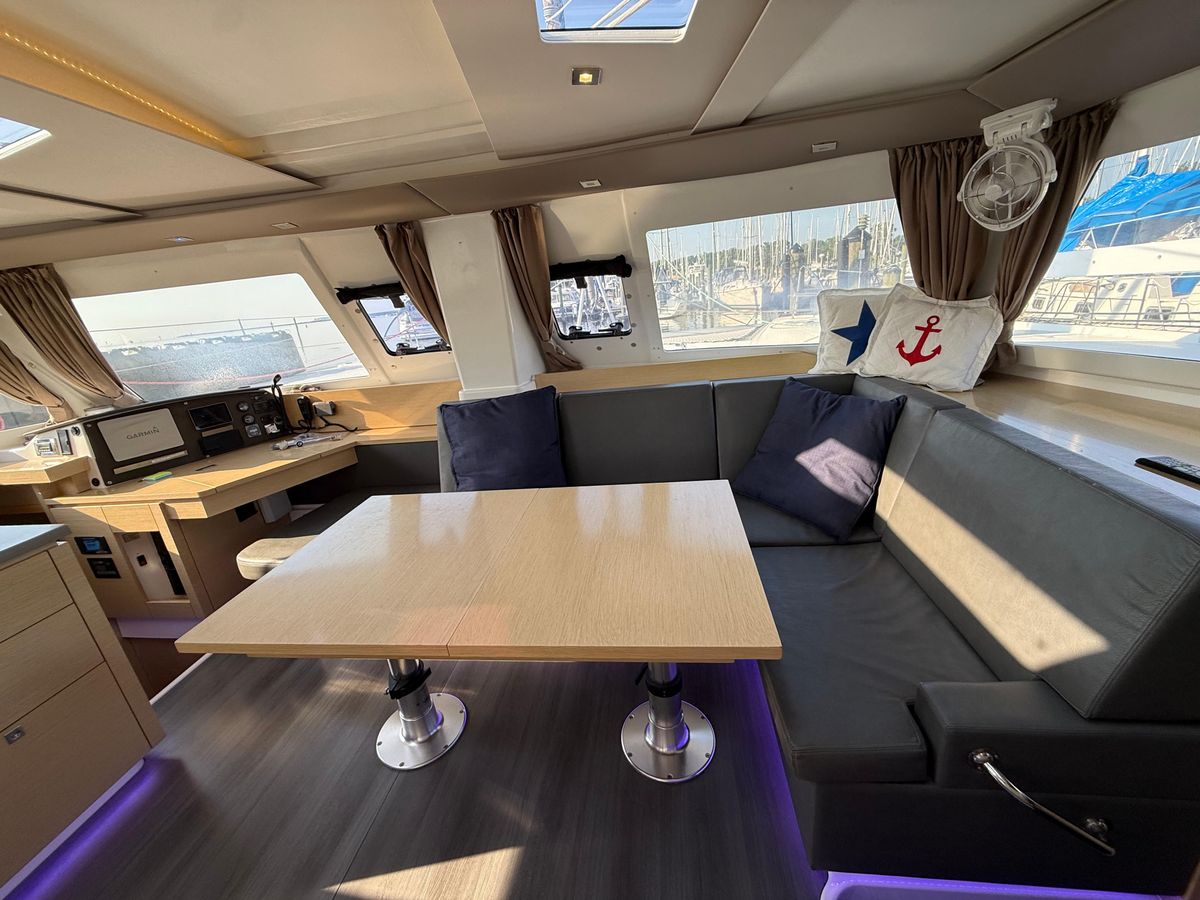 2015 Fountaine Pajot 44 