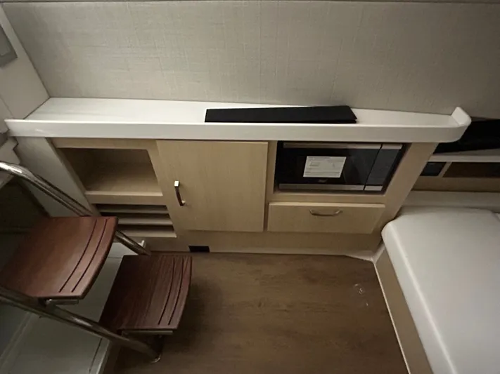  Yacht Photos Pics 2026 REGAL 38 SAV - Image 10