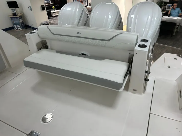  Yacht Photos Pics 2026 REGAL 38 SAV - Image 3