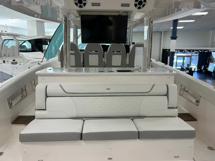  Yacht Photos Pics 2026 REGAL 38 SAV - Image 2