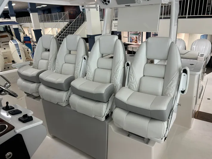  Yacht Photos Pics 2026 REGAL 38 SAV - Image 7