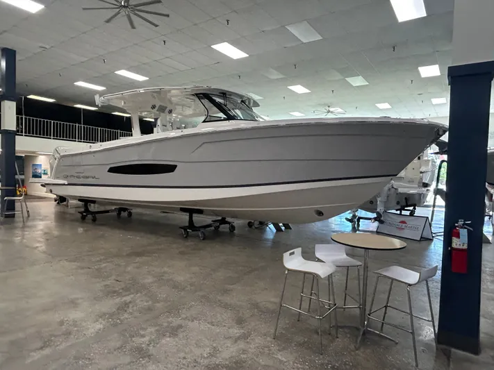  Yacht Photos Pics 2026 REGAL 38 SAV - Image 1