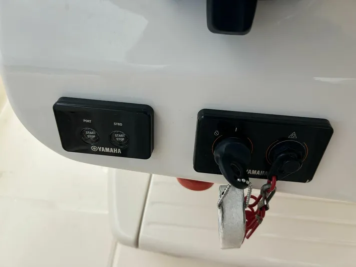  Yacht Photos Pics Yamaha controls on 2019 Grady-White 306 CANYON boat dashboard.