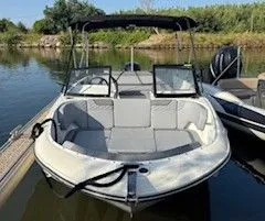2025 Bayliner M19