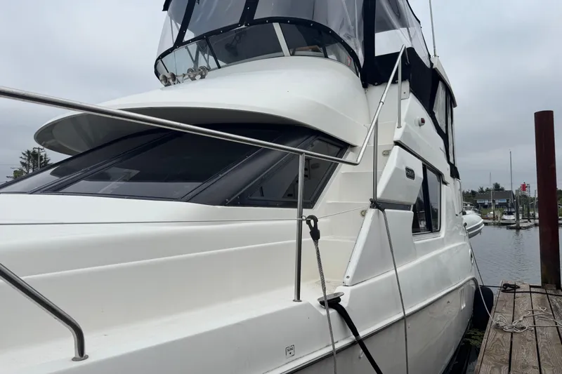  Yacht Photos Pics 2002 Silverton 352 Motor Yacht docked at marina, side view.