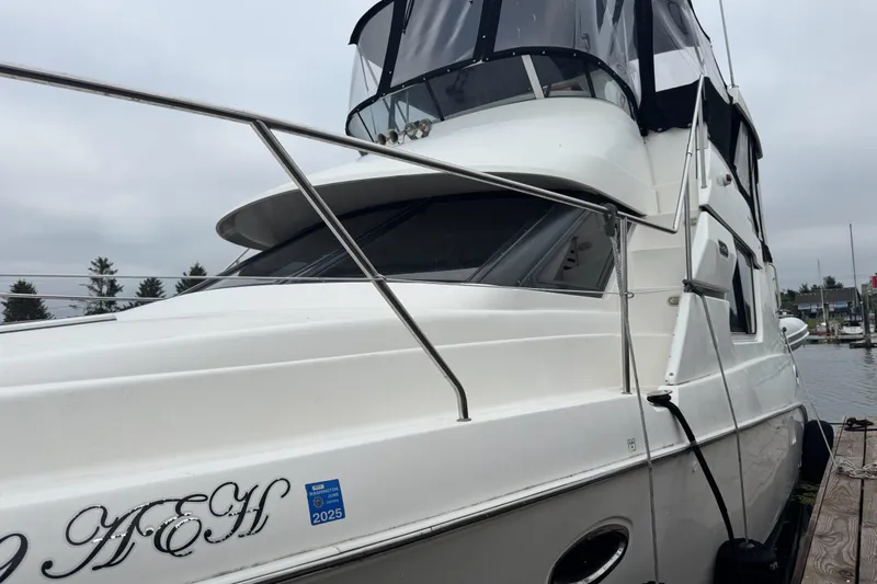  Yacht Photos Pics 2002 Silverton 352 Motor Yacht docked at marina, side view.