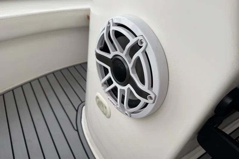  Yacht Photos Pics Speaker on 2002 Silverton 352 Motor Yacht with gray deck flooring.
