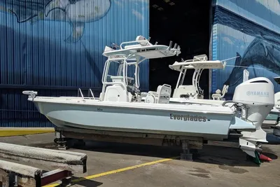 Everglades 243 CC