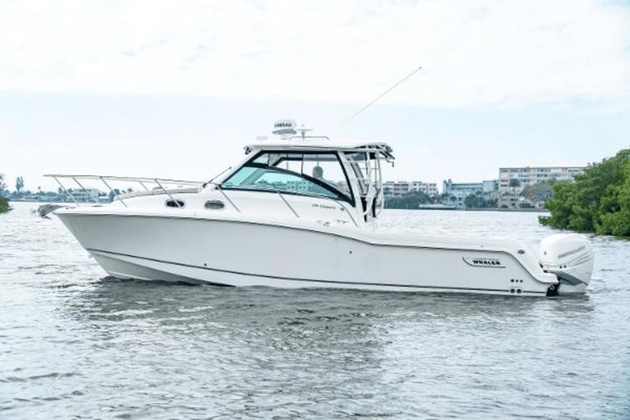 2018 Boston Whaler 315 Conquest