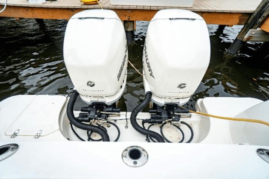 2018 Boston Whaler 315 Conquest