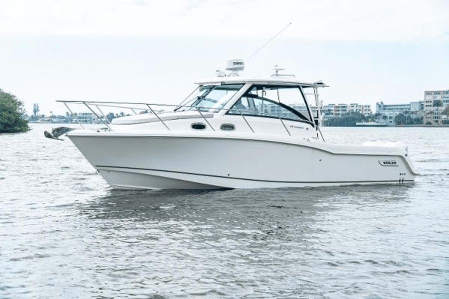 2018 Boston Whaler 315 Conquest