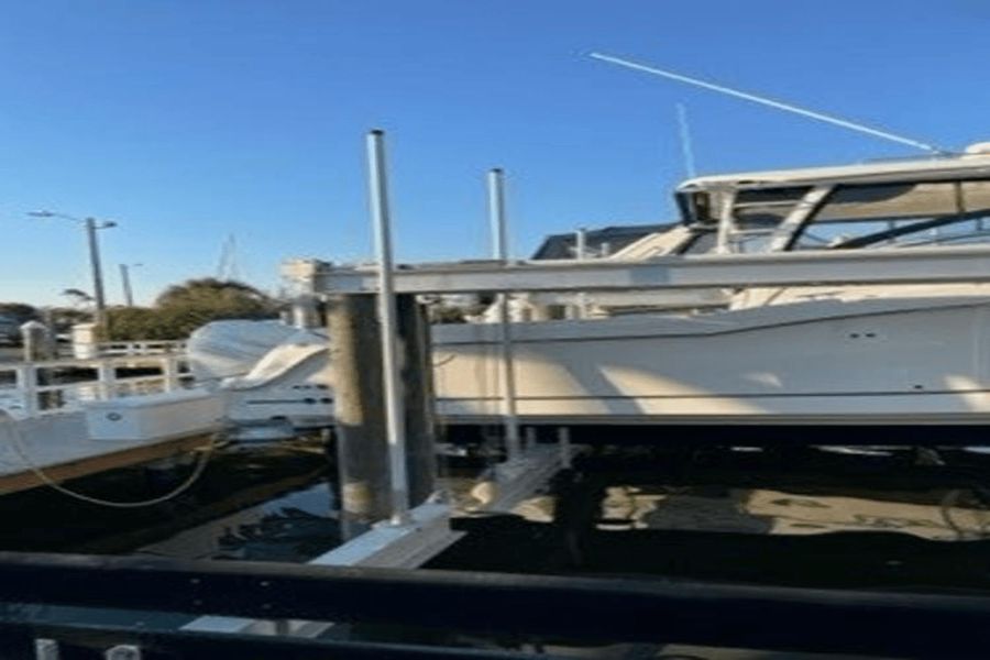 2018 Boston Whaler 315 Conquest