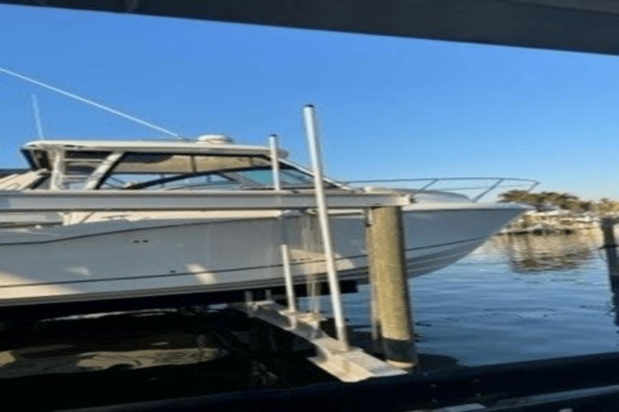 2018 Boston Whaler 315 Conquest