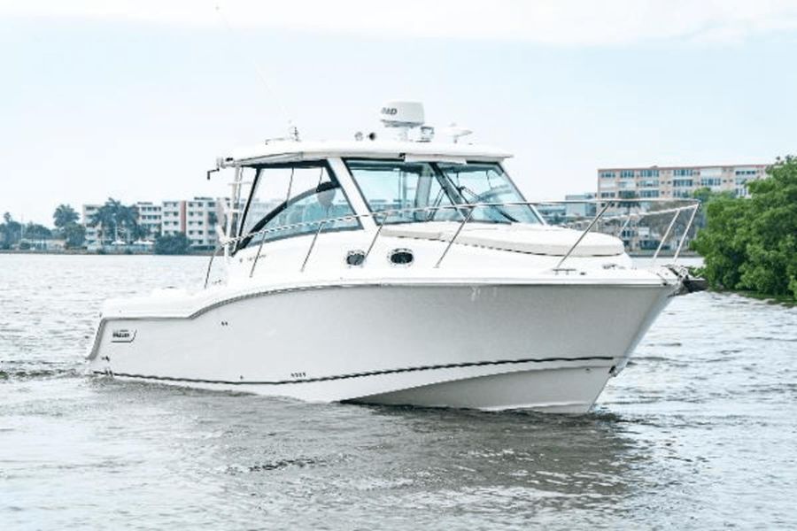 2018 Boston Whaler 315 Conquest