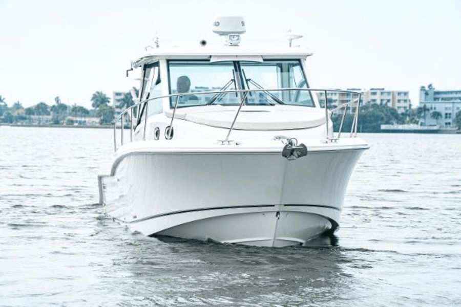 2018 Boston Whaler 315 Conquest