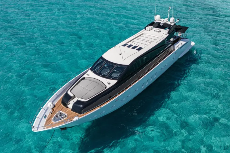 La Romana Yacht Photos Pics Luxury yacht Cantiere Arno Leopard 31, 2006 model, cruising on clear turquoise waters.