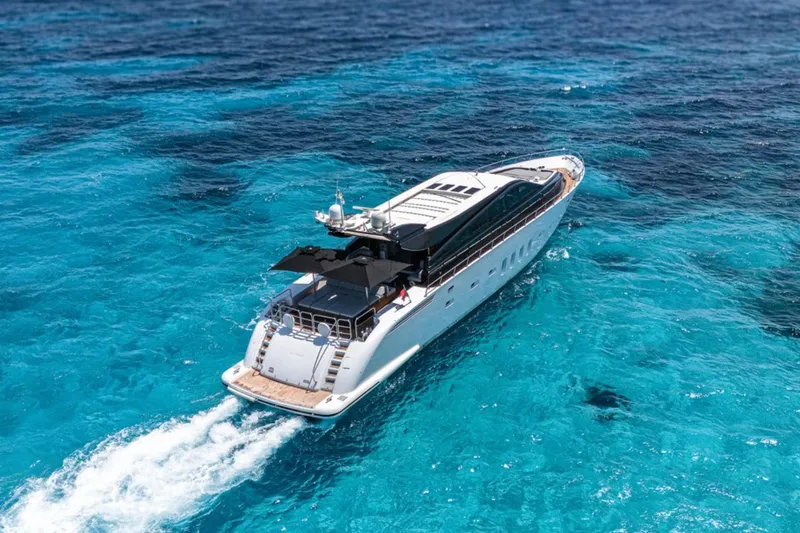 La Romana Yacht Photos Pics Luxury yacht Cantiere Arno Leopard 31 cruising on clear blue ocean, 2006 model.