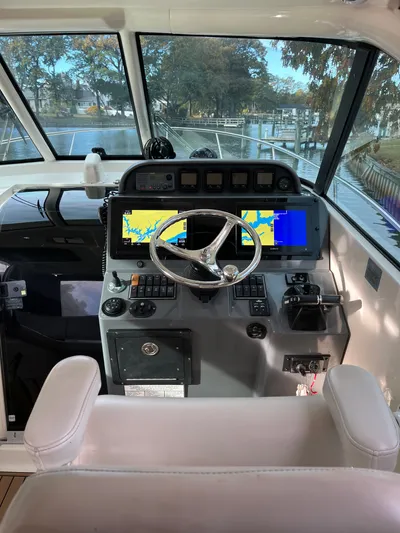 Reel Wired Yacht Photos Pics 2008 Tiara 315 Legasea Marine