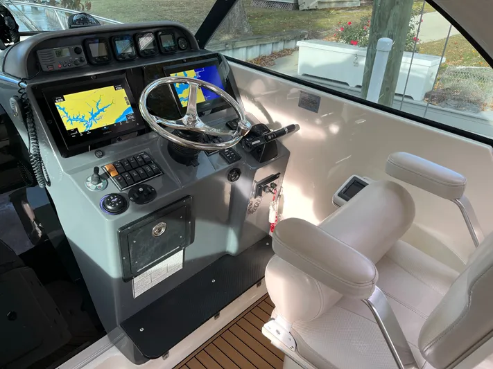 Reel Wired Yacht Photos Pics 2008 Tiara 315 Legasea Marine