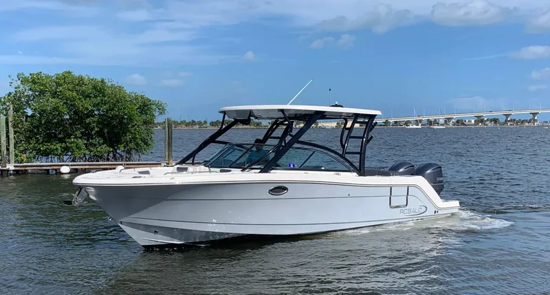  Yacht Photos Pics 2019 Robalo 317 Dc - Image 3